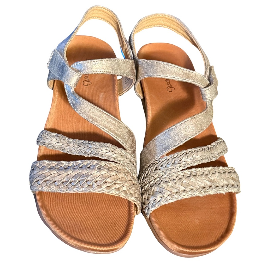 Baretraps EUC Sz 8.5 Jalen Silver Strappy Sandals
Man Made Materials (SH181) - Picture 4 of 11